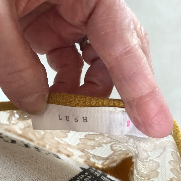 🛍️🛍️ 3 for $5. Beautiful top with lace detail - Picture 5 of 5